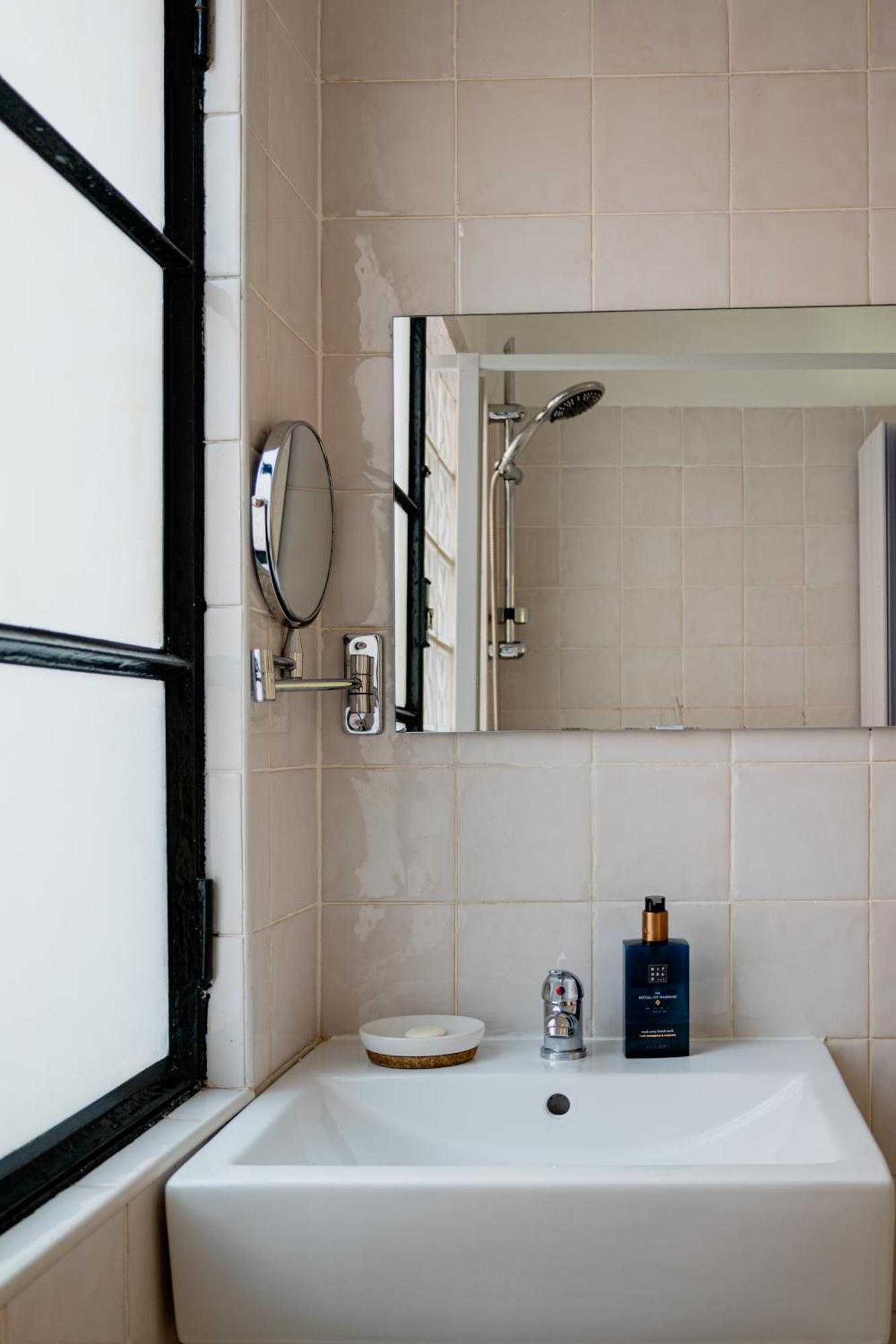 Angels Homes-N27, 3ºfloor - Bairro Tipico, Centro Lisboa Luaran gambar